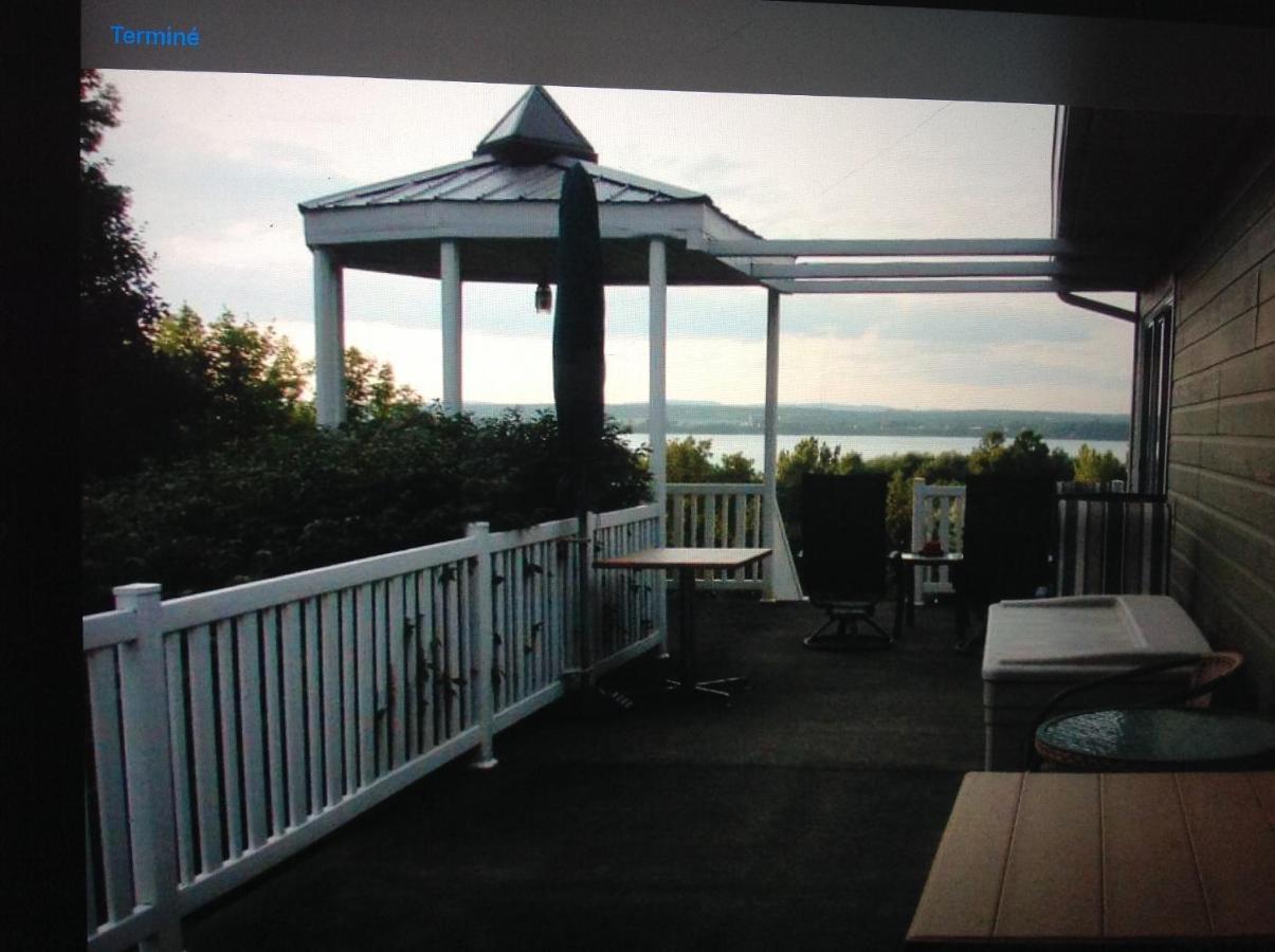 Les Saisons Du Fleuve Bed & Breakfast Lotbiniere Exterior photo
