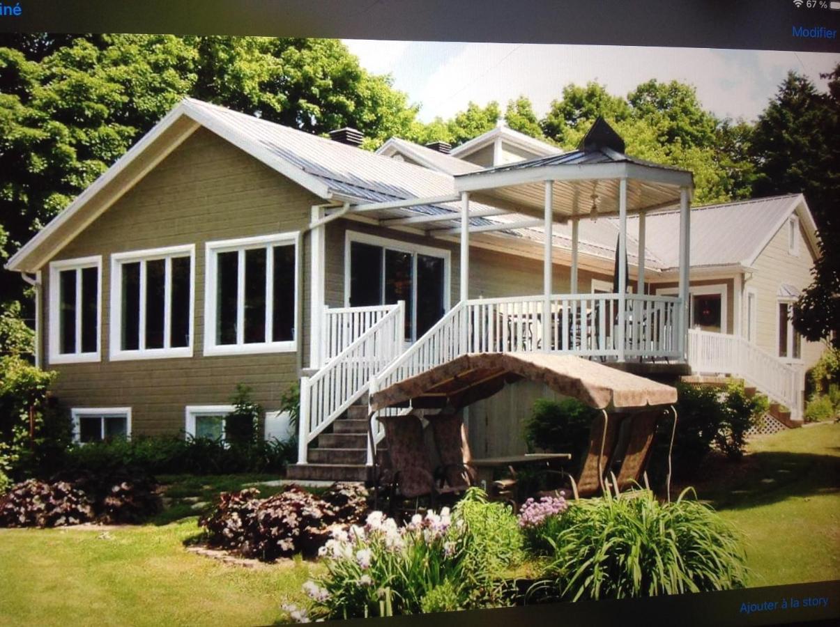 Les Saisons Du Fleuve Bed & Breakfast Lotbiniere Exterior photo