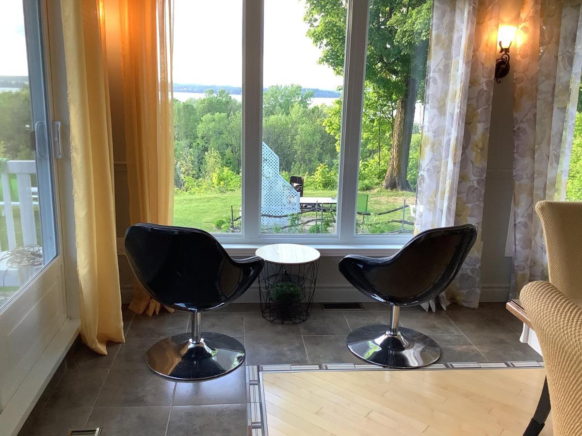 Les Saisons Du Fleuve Bed & Breakfast Lotbiniere Exterior photo