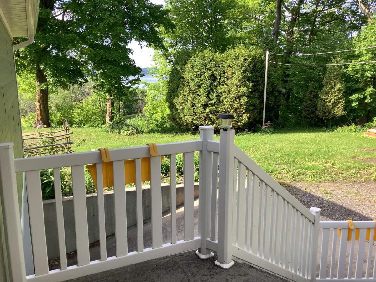 Les Saisons Du Fleuve Bed & Breakfast Lotbiniere Exterior photo