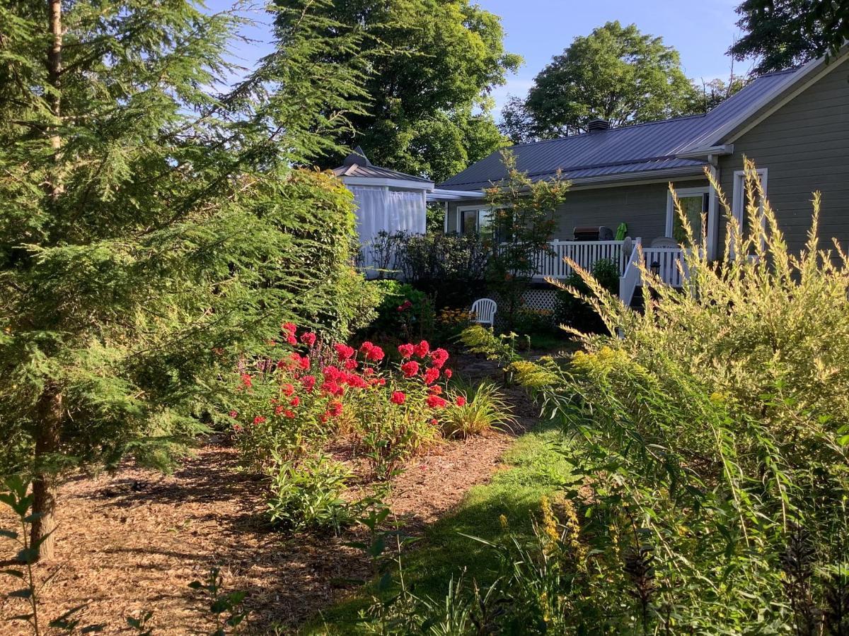 Les Saisons Du Fleuve Bed & Breakfast Lotbiniere Exterior photo