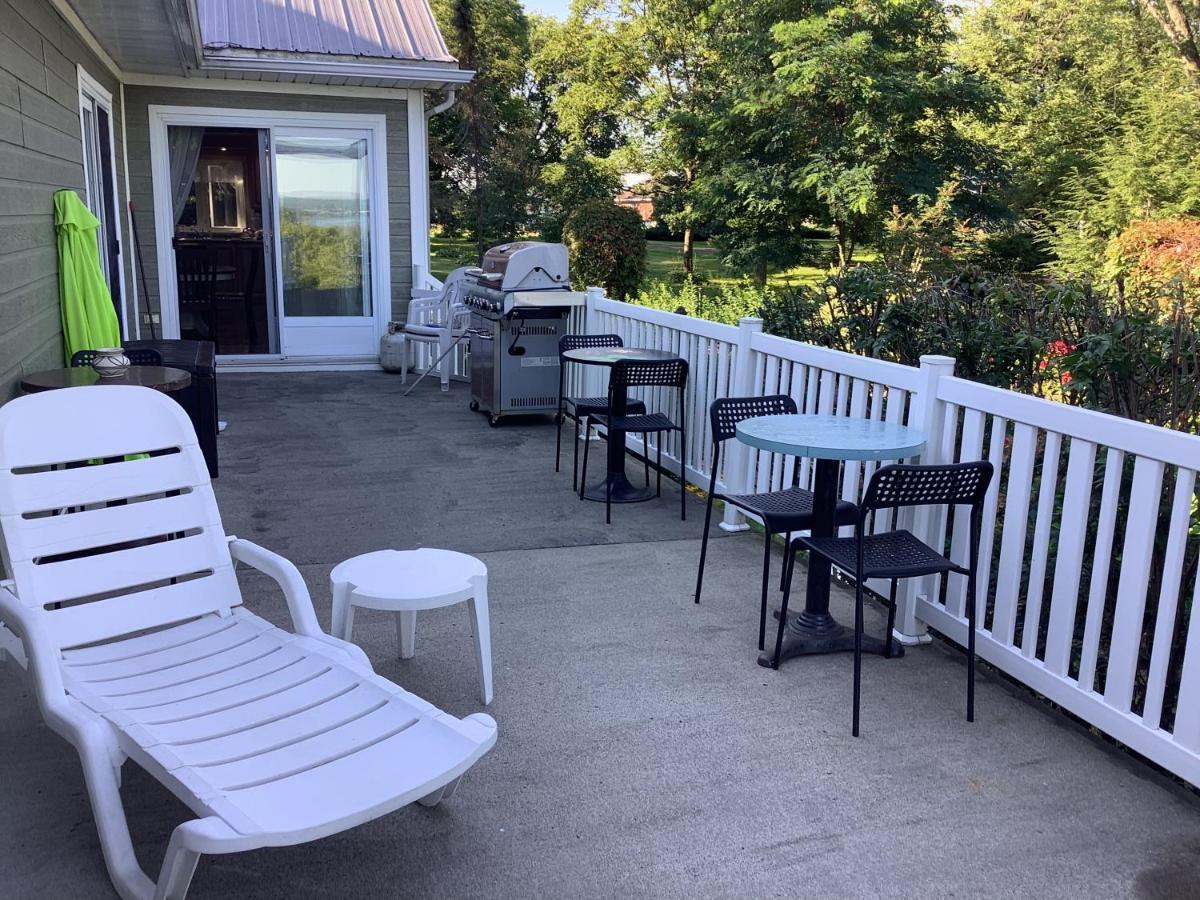 Les Saisons Du Fleuve Bed & Breakfast Lotbiniere Exterior photo