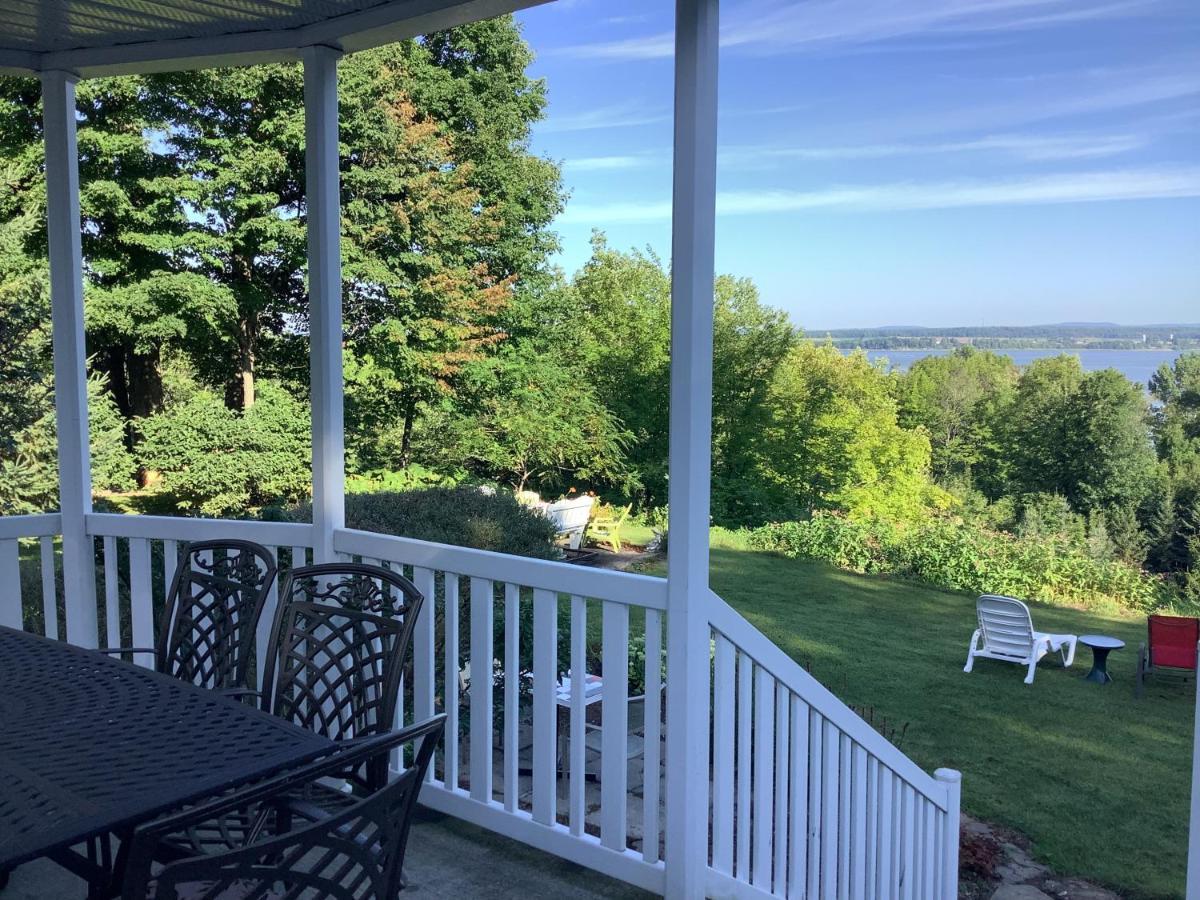 Les Saisons Du Fleuve Bed & Breakfast Lotbiniere Exterior photo