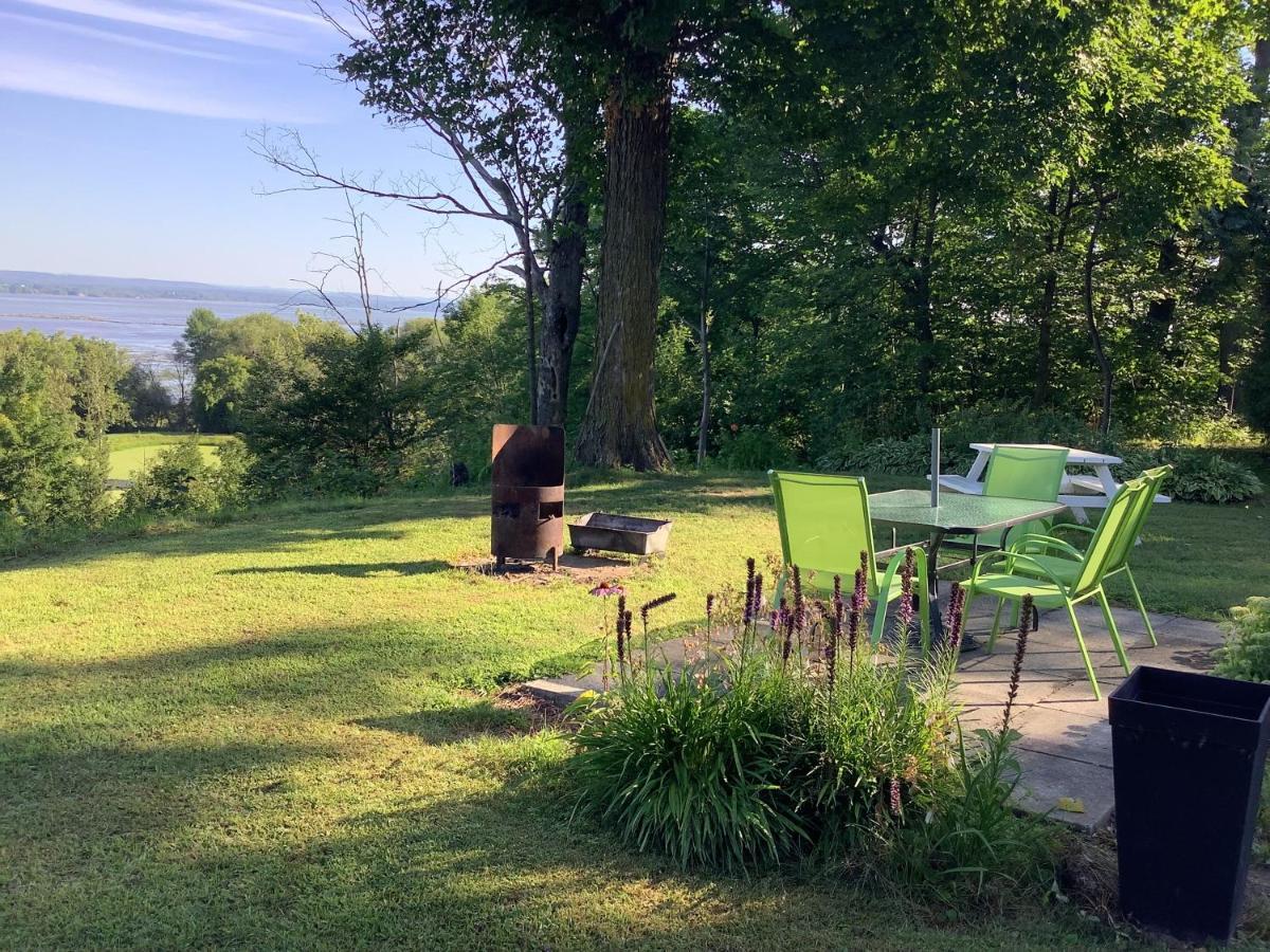 Les Saisons Du Fleuve Bed & Breakfast Lotbiniere Exterior photo